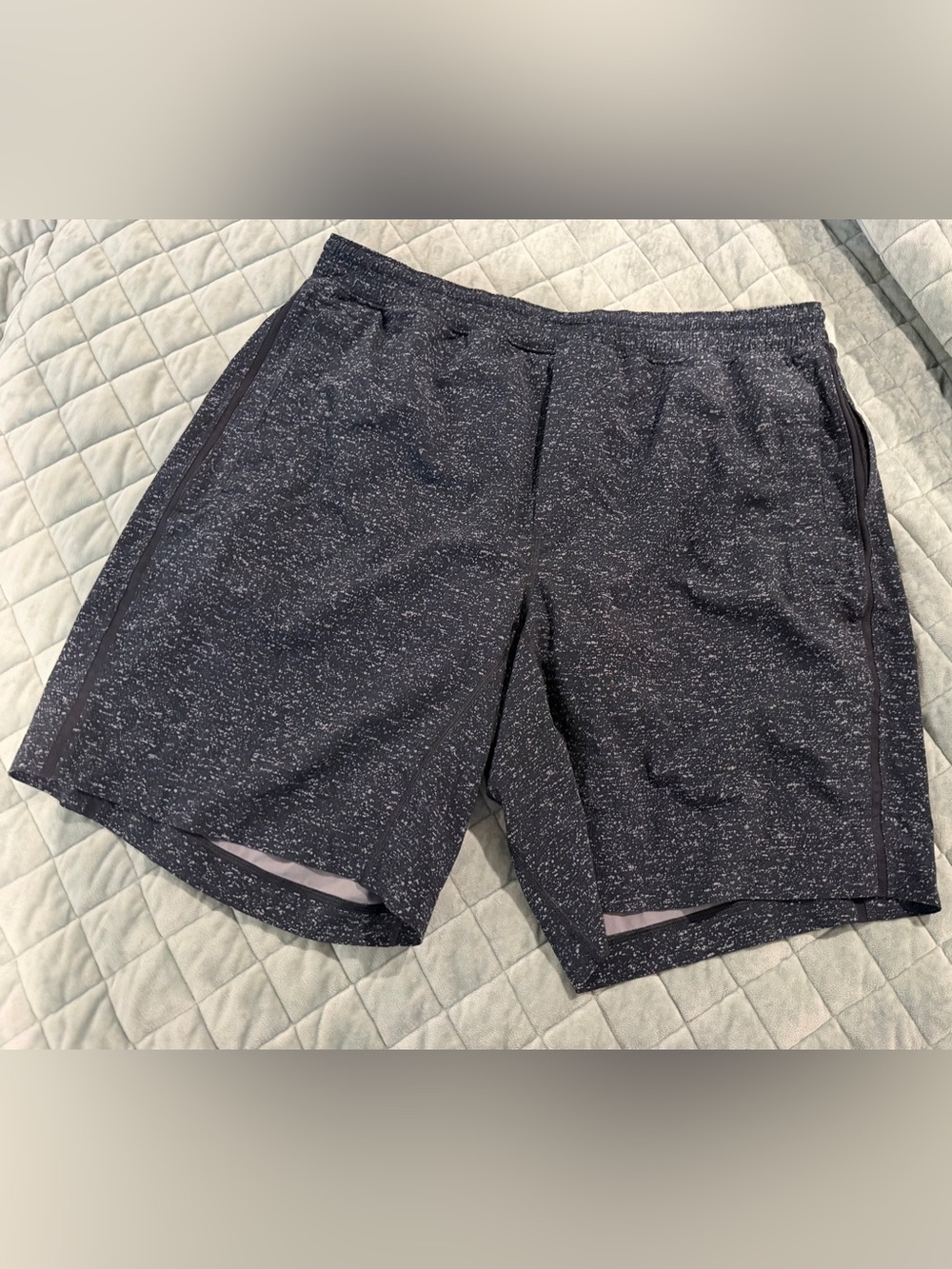 Lululemon Men's lined 9” Shorts - Black Speckle